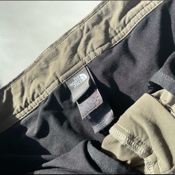 North face Forest green mini skirt, size medium, in great condition - Picture 3 of 4